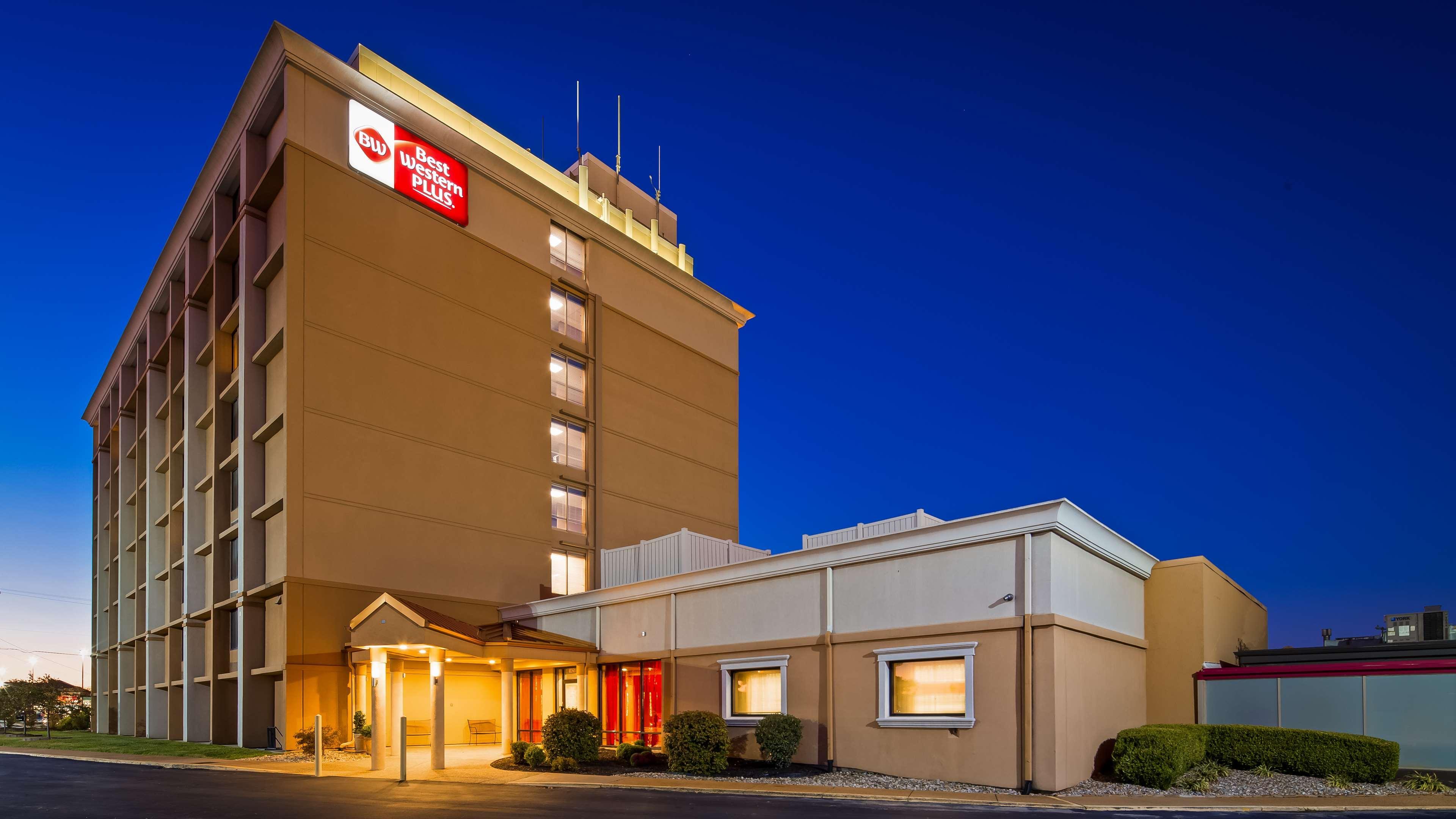 Best Western Plus The Charles Hotel Saint Charles Exterior foto