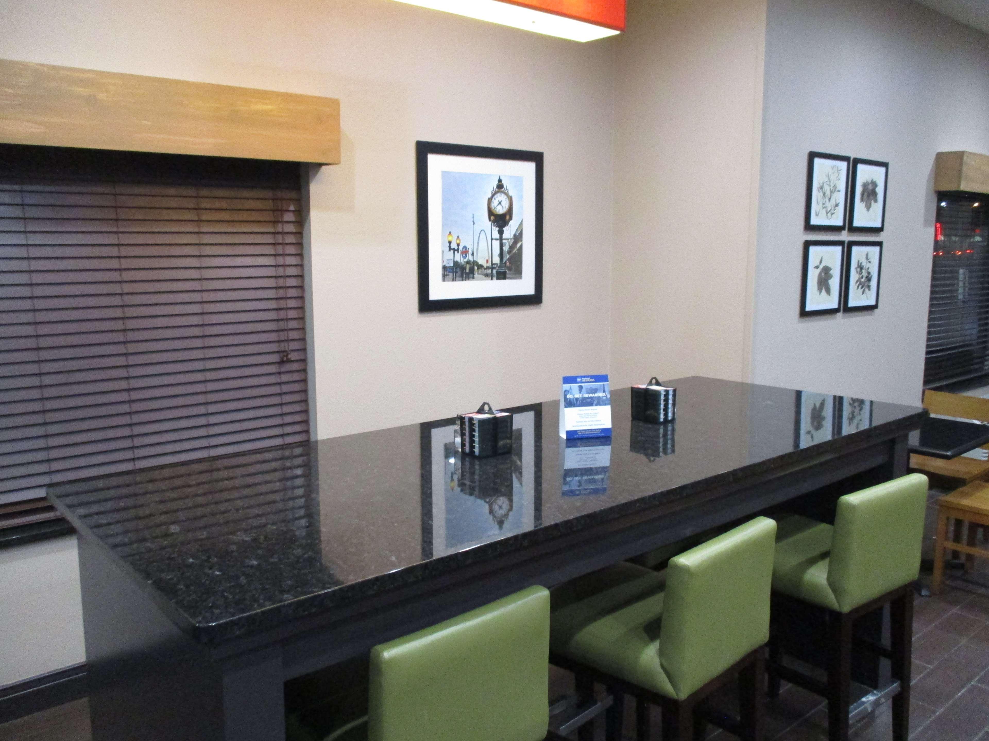 Best Western Plus The Charles Hotel Saint Charles Exterior foto