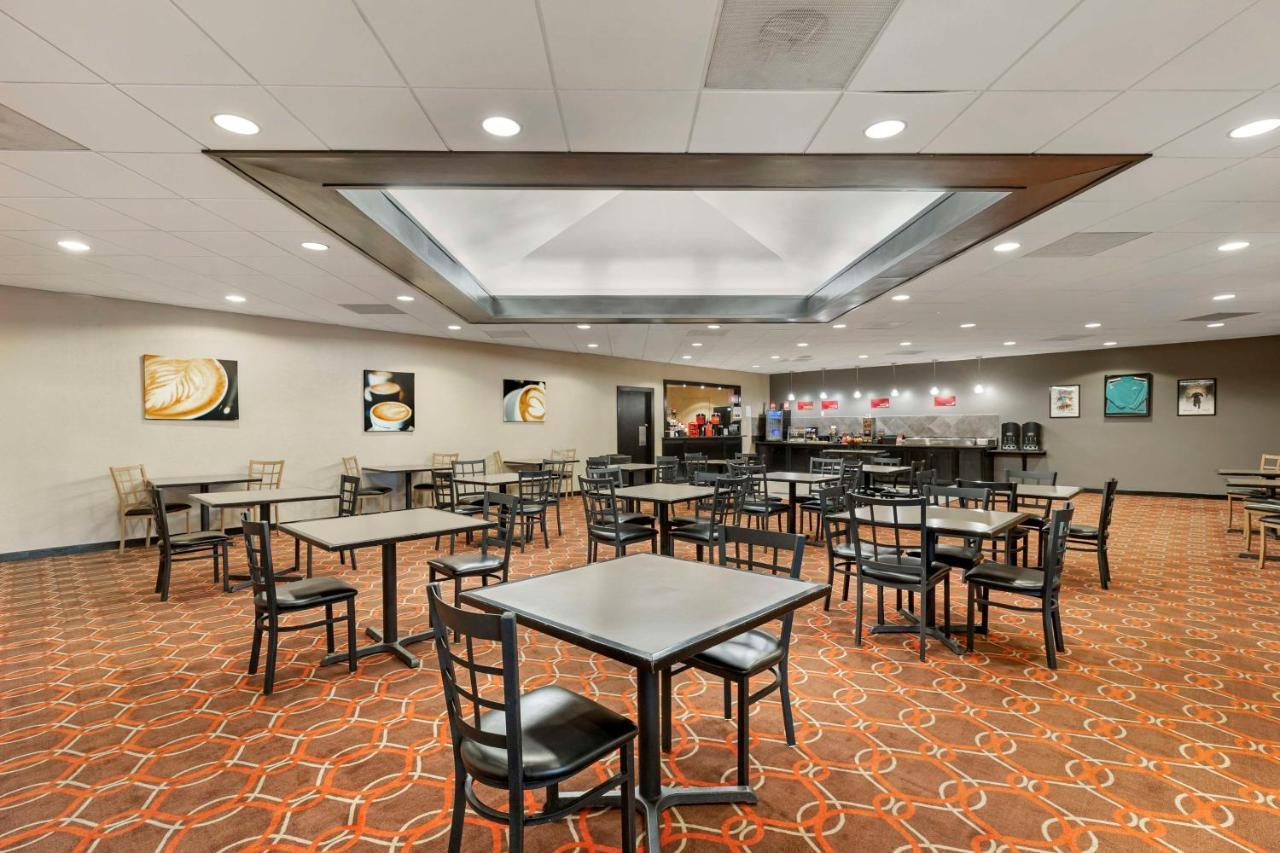 Best Western Plus The Charles Hotel Saint Charles Exterior foto