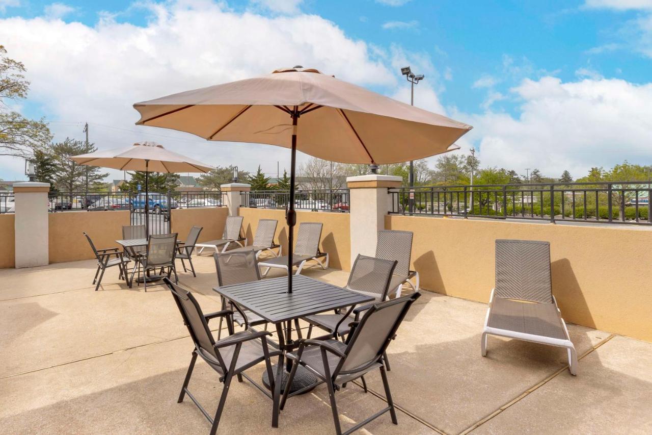 Best Western Plus The Charles Hotel Saint Charles Exterior foto