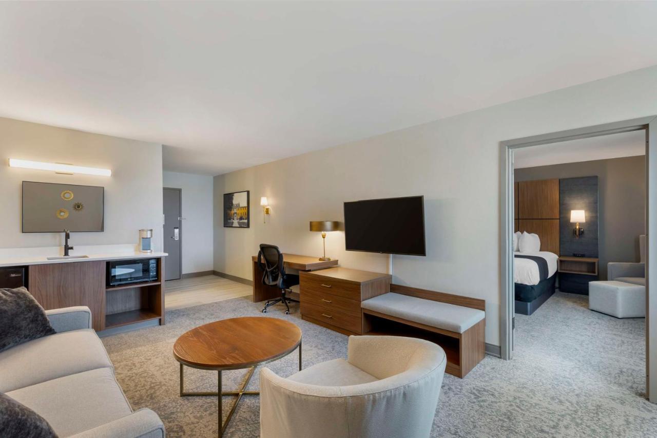 Best Western Plus The Charles Hotel Saint Charles Exterior foto