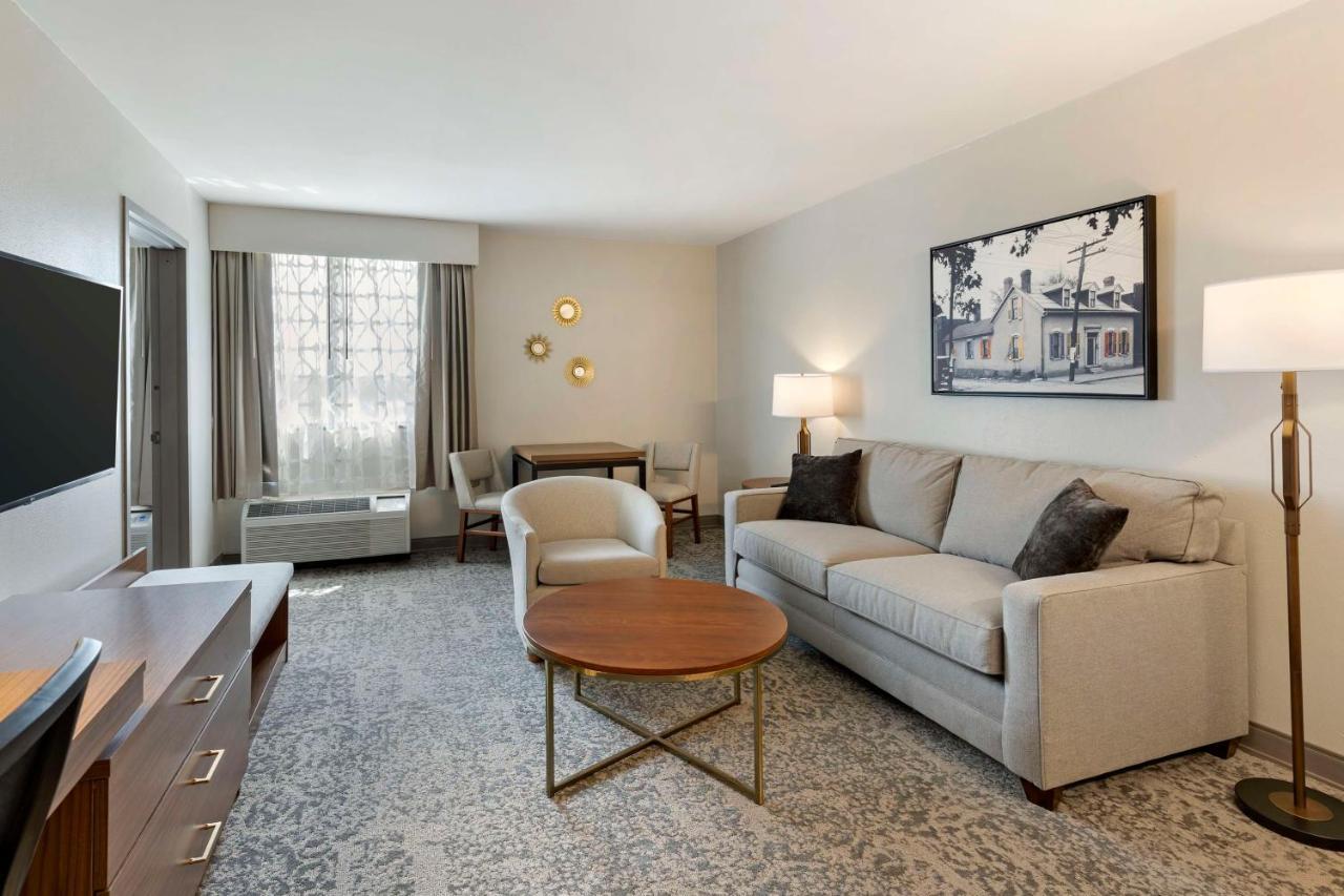 Best Western Plus The Charles Hotel Saint Charles Exterior foto