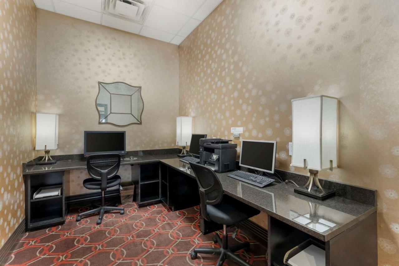 Best Western Plus The Charles Hotel Saint Charles Exterior foto
