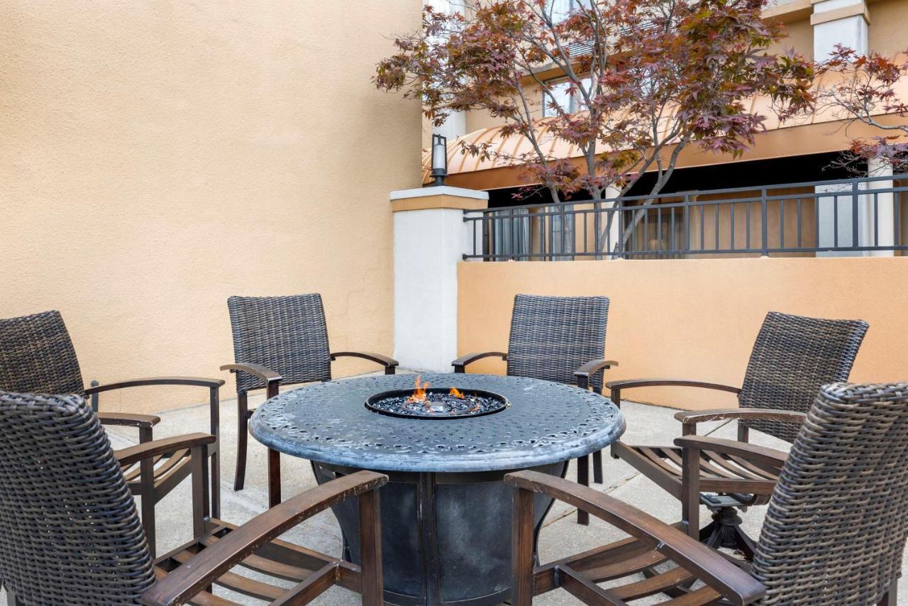 Best Western Plus The Charles Hotel Saint Charles Exterior foto