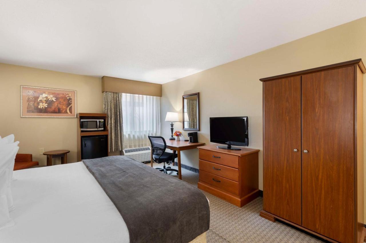 Best Western Plus The Charles Hotel Saint Charles Exterior foto