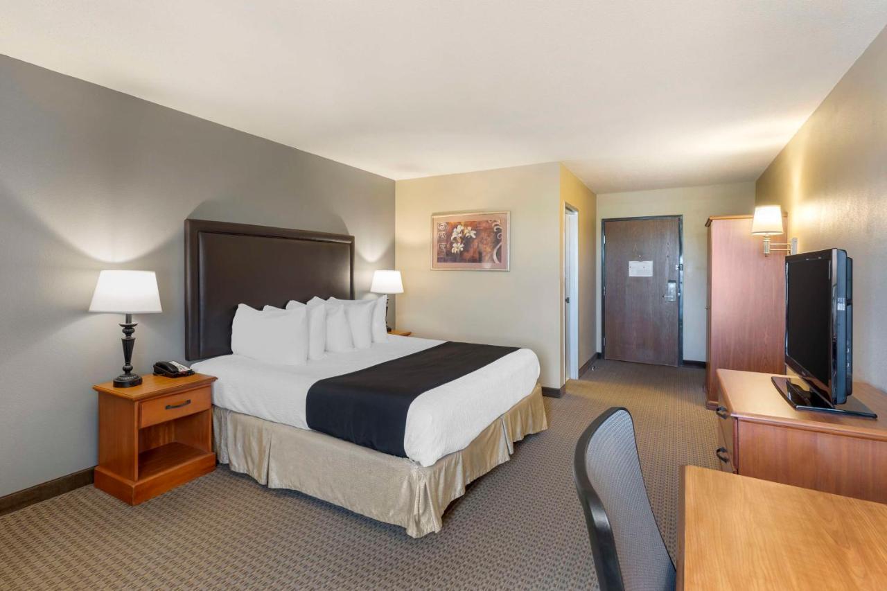 Best Western Plus The Charles Hotel Saint Charles Exterior foto