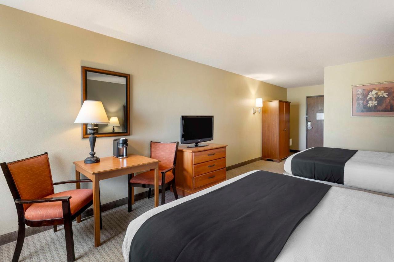 Best Western Plus The Charles Hotel Saint Charles Exterior foto