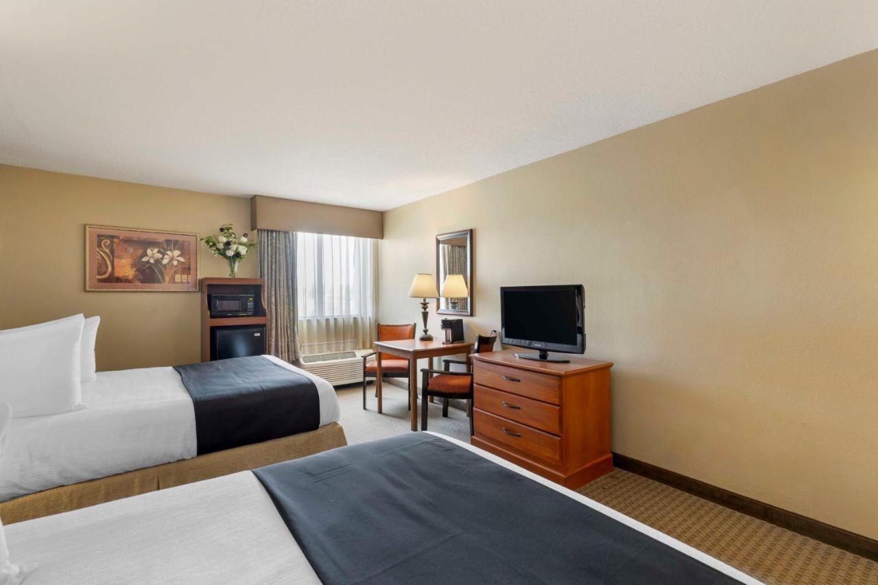Best Western Plus The Charles Hotel Saint Charles Exterior foto