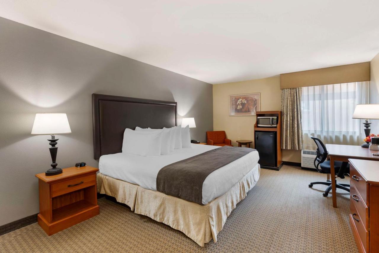 Best Western Plus The Charles Hotel Saint Charles Exterior foto