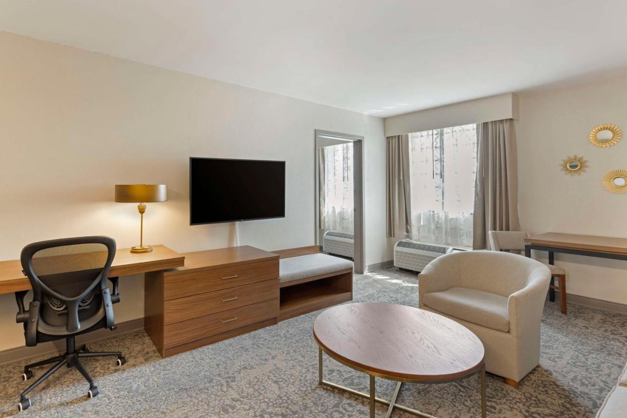 Best Western Plus The Charles Hotel Saint Charles Exterior foto